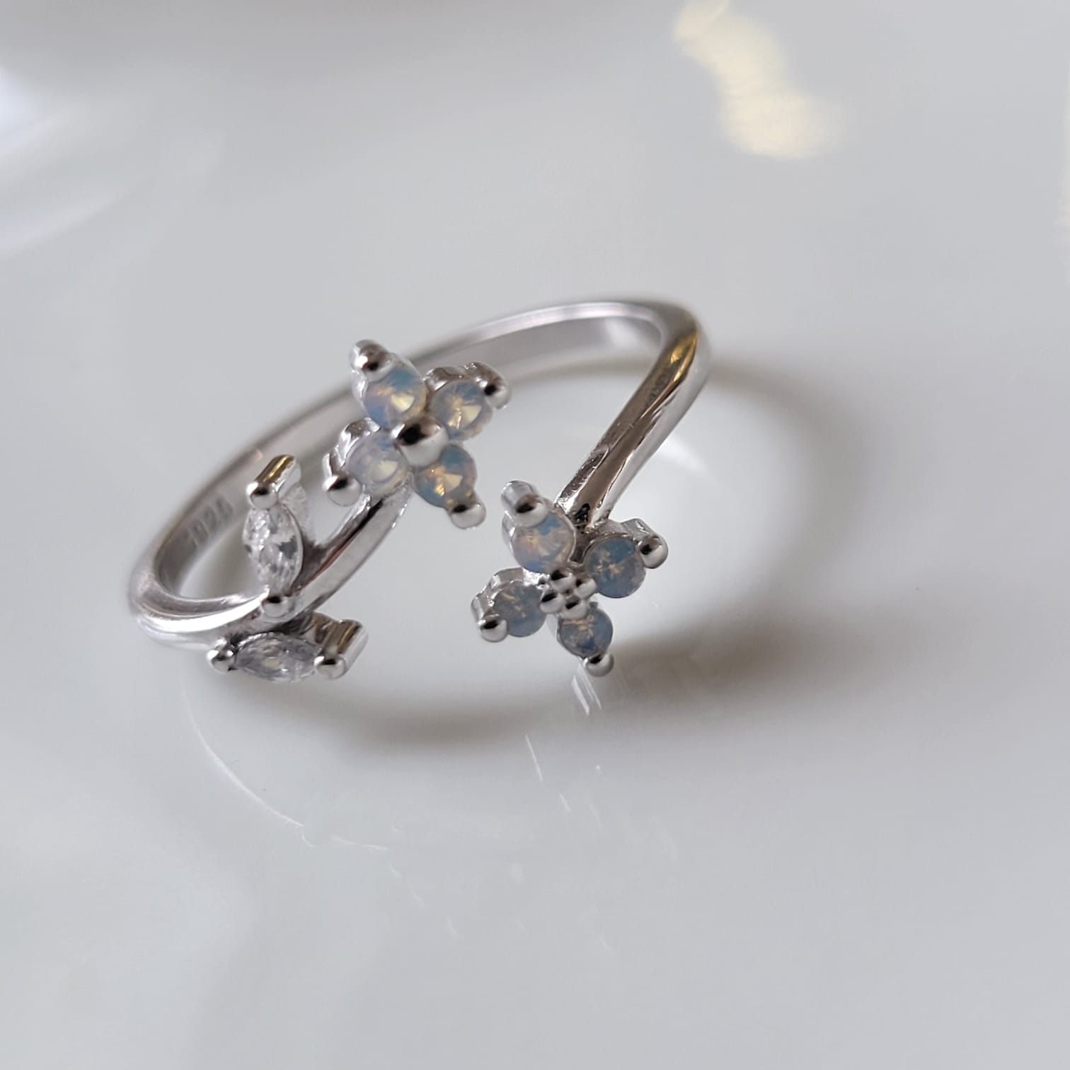 Anillo de Plata 925 con circonias en diseño de flores - Imagen 3